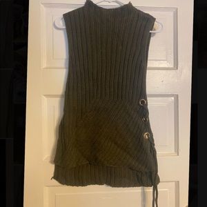 NWOT Jennifer Lopez size XS sleeveless sweater